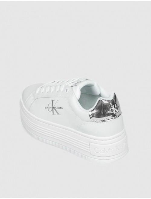 ZAPATILLA CALVIN KLEIN BOLD PLATF LOW LACE LTHML MET BLANCO