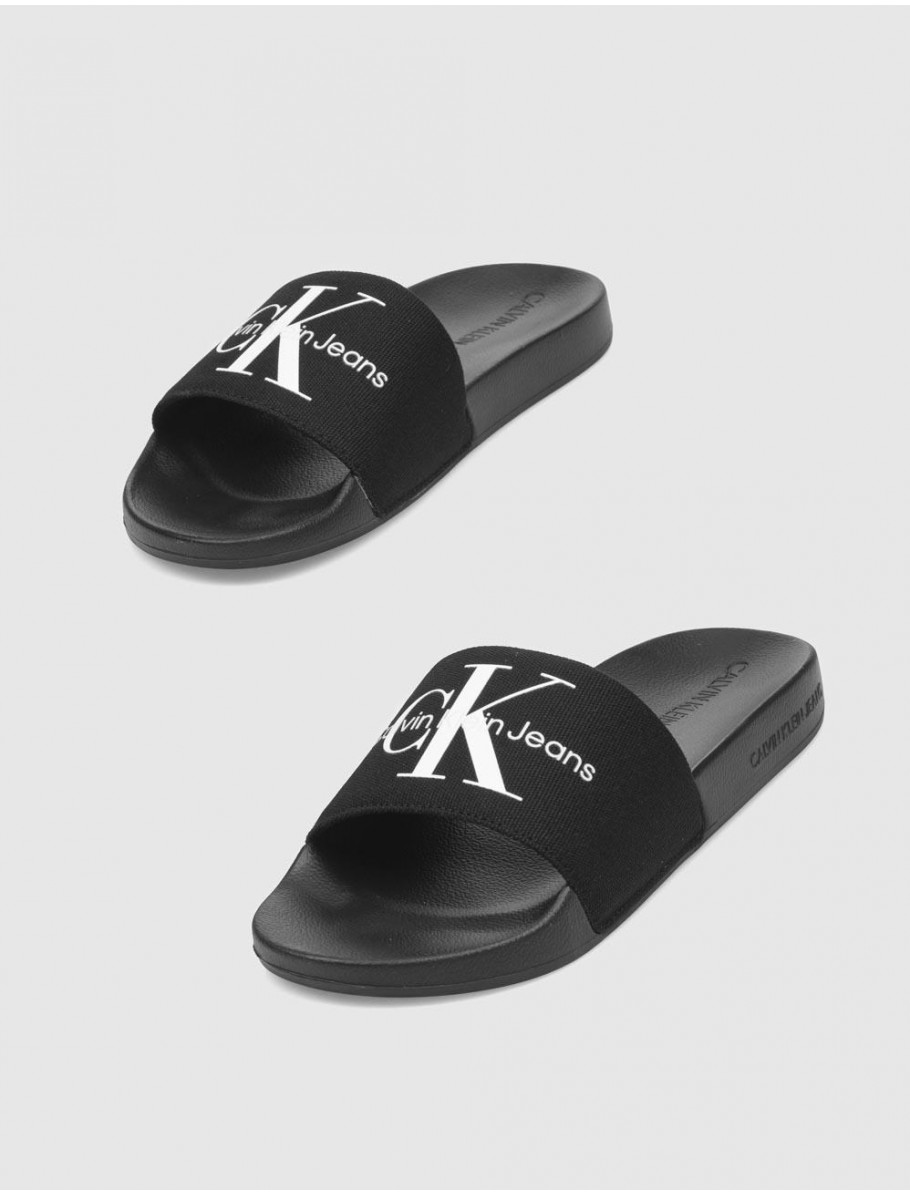 CHANCLA CALVIN KLEIN SLIDE MONOGRAM CO NEGRO