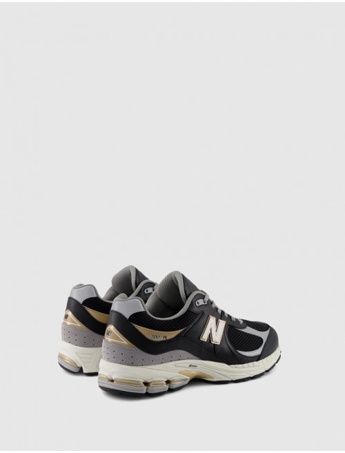 ZAPATILLA NEW BALANCE M2002R NEGRO ORO