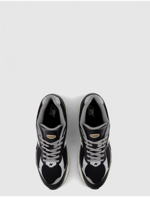 ZAPATILLA NEW BALANCE M2002R NEGRO ORO