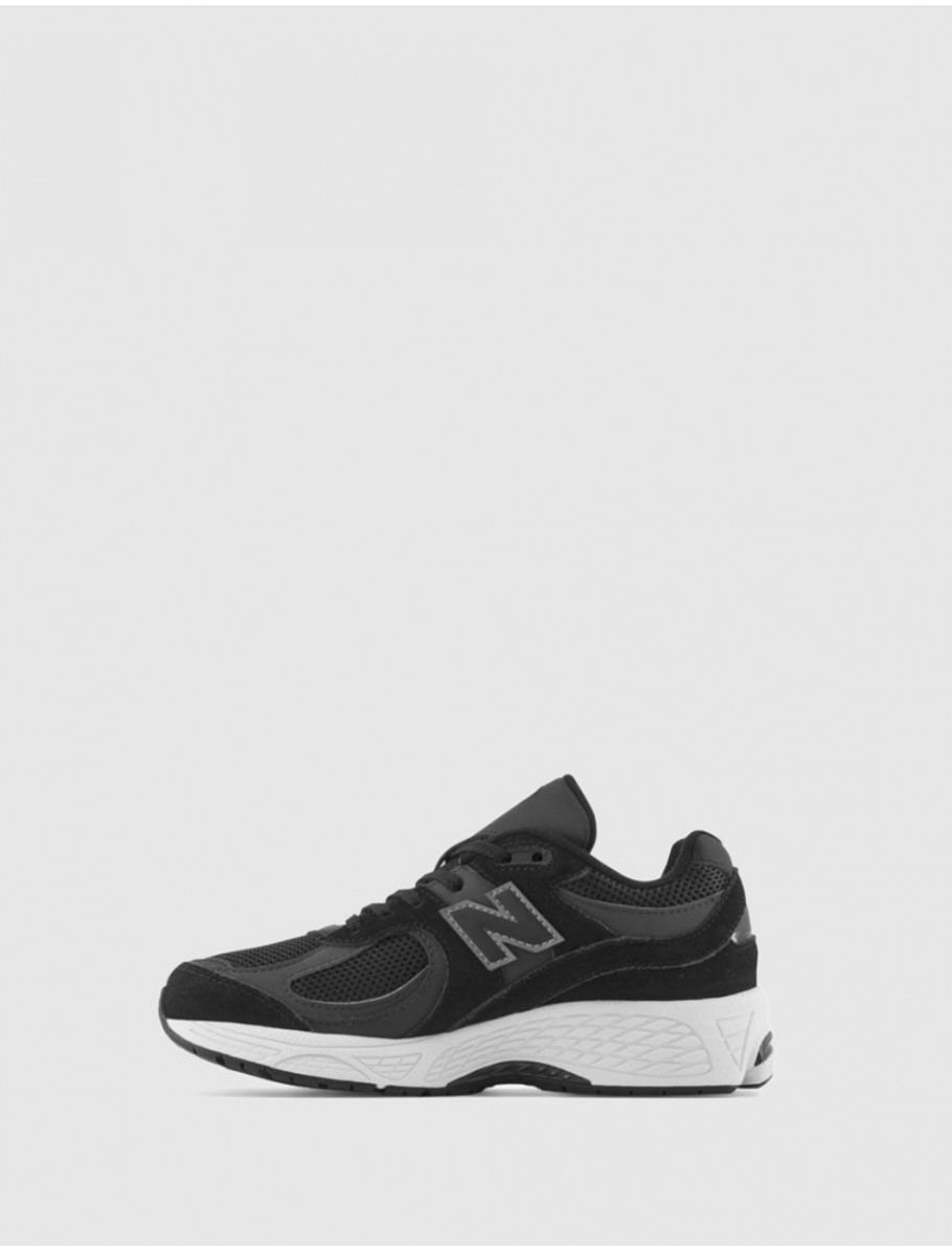 ZAPATILLA NEW BALANCE GC2002 NEGRO