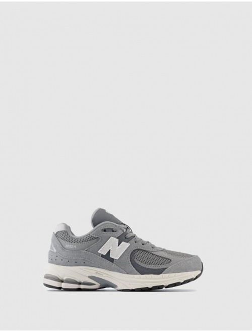 ZAPATILLA NEW BALANCE GC2002 GRIS