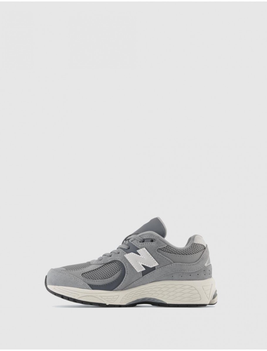 ZAPATILLA NEW BALANCE GC2002 GRIS