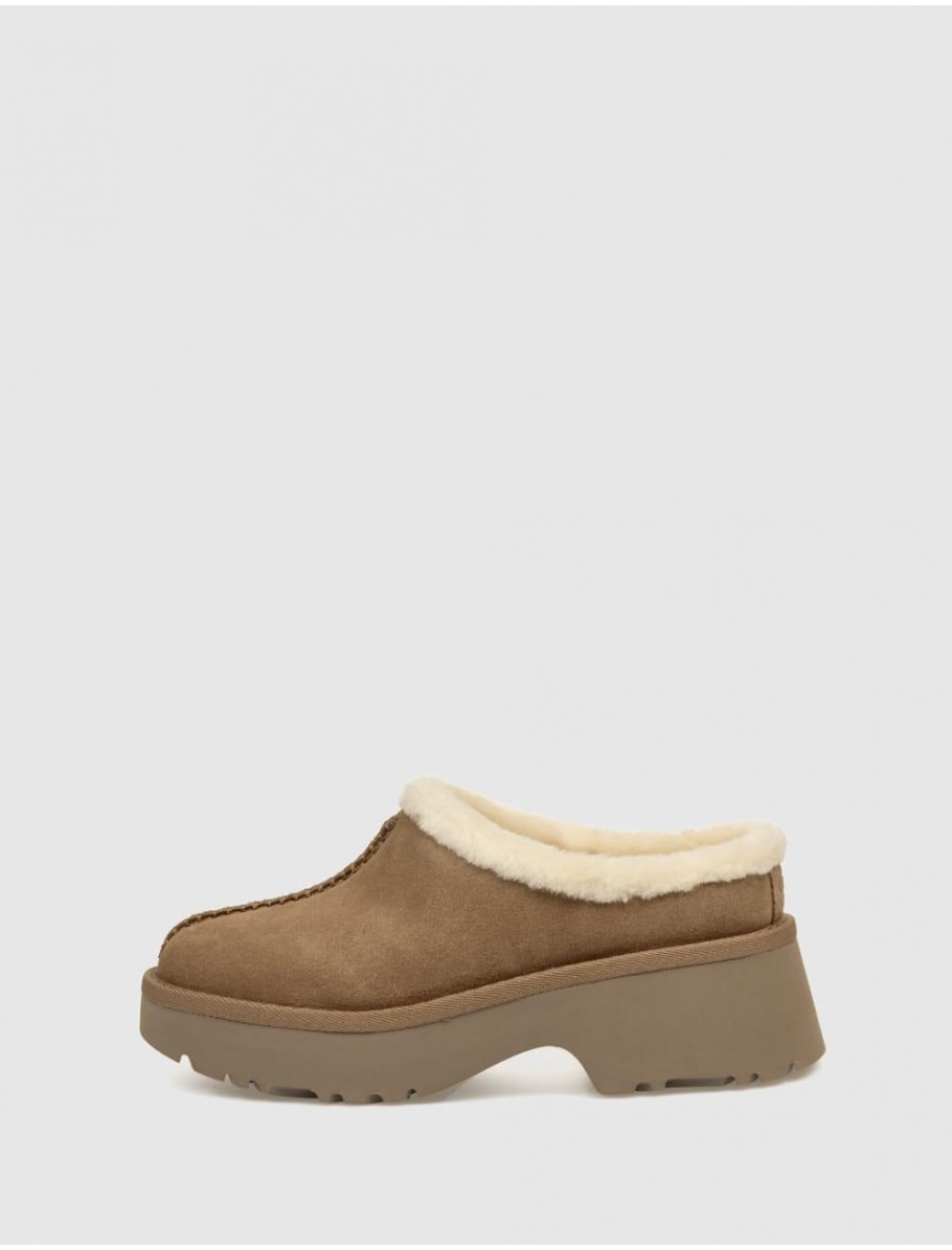 ZUECO UGG NEW HEIGHTS COZY CLOG CUERO