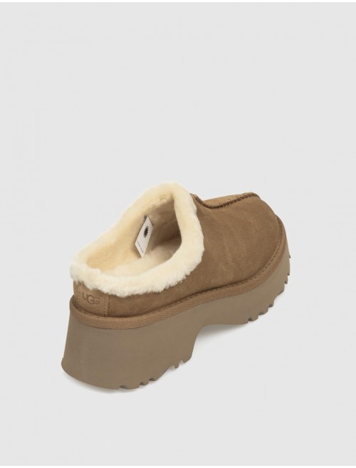 ZUECO UGG NEW HEIGHTS COZY CLOG CUERO