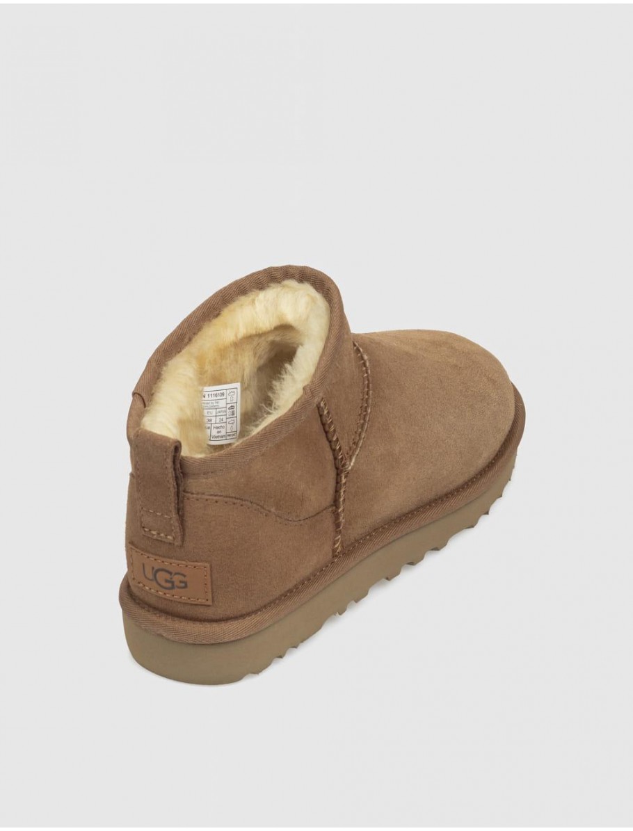 BOTiN UGG CLASSIC ULTRA MINI CUERO