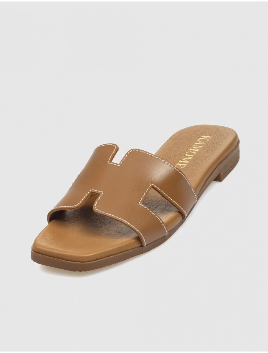 SANDALIA KAMOME ALAIA MARRoN