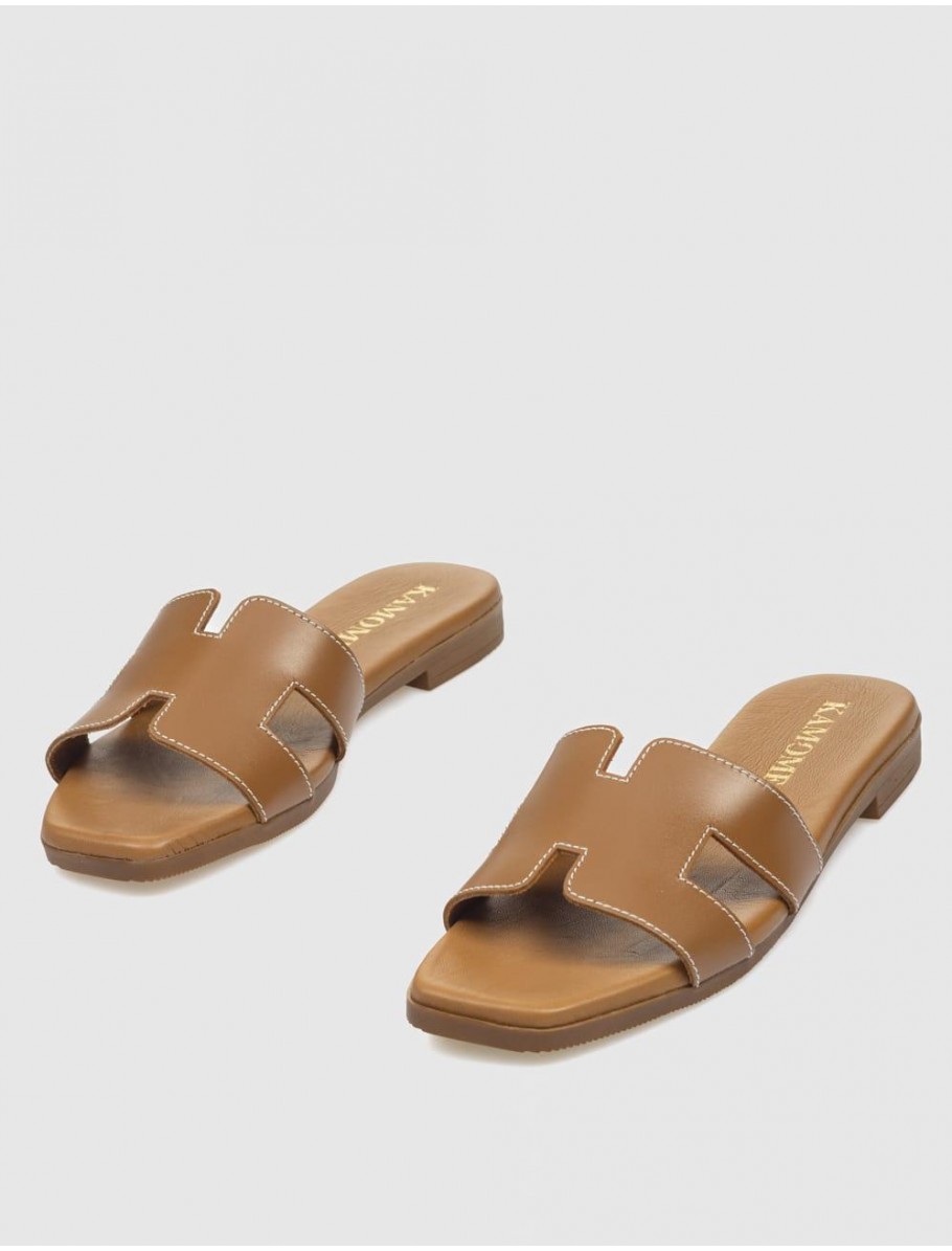 SANDALIA KAMOME ALAIA MARRoN