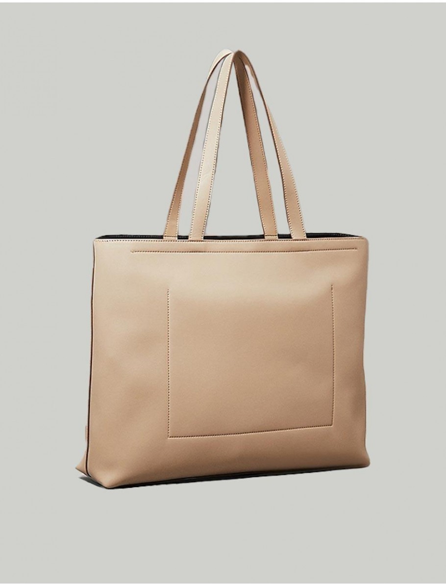 BOLSO CALVIN KLEIN SCULPTED SLIM TOTE34 BEIG