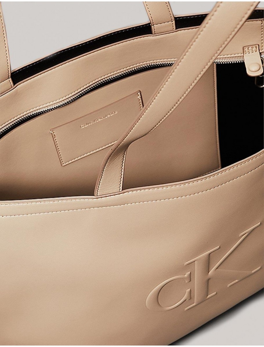 BOLSO CALVIN KLEIN SCULPTED SLIM TOTE34 BEIG