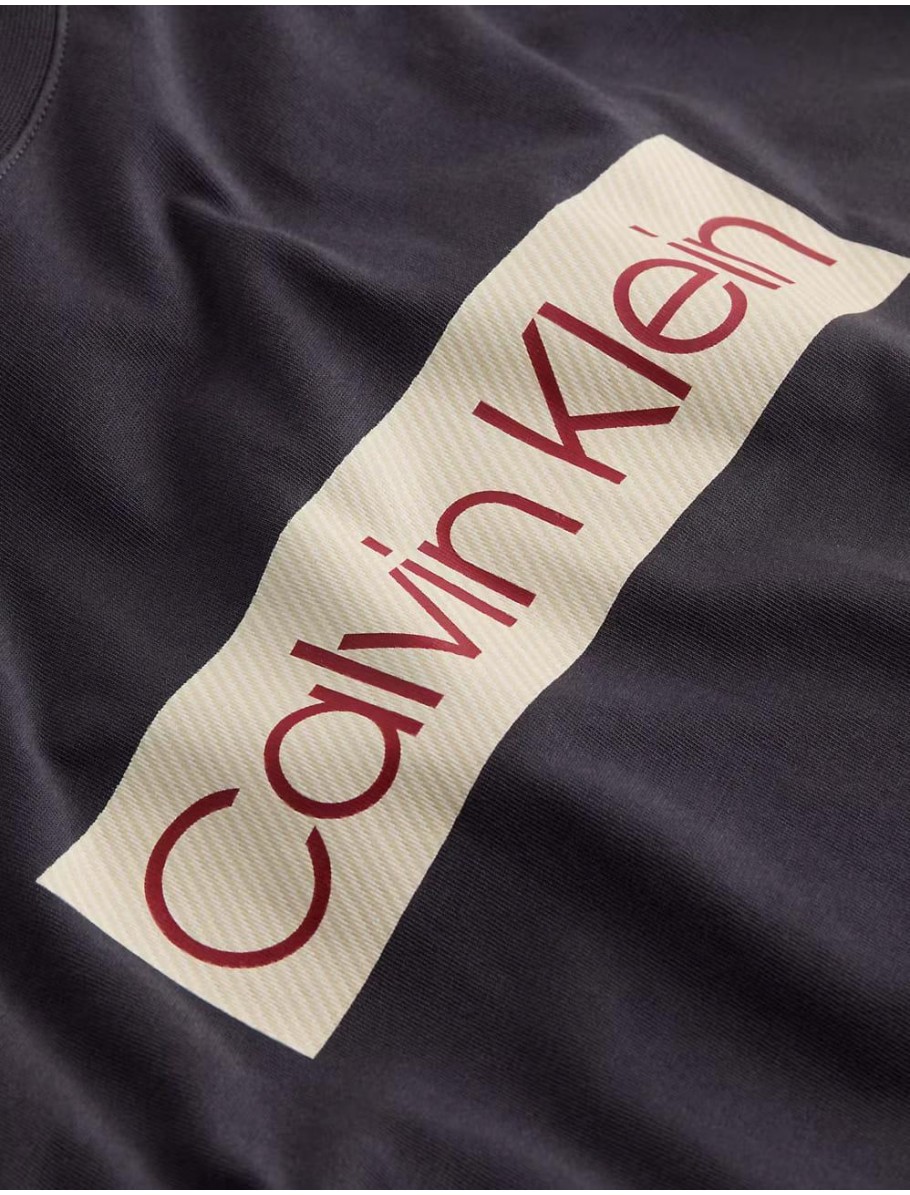 CAMISETA CALVIN KLEIN CALVIN KLEIN LABEL PRINT TEE NEGRO