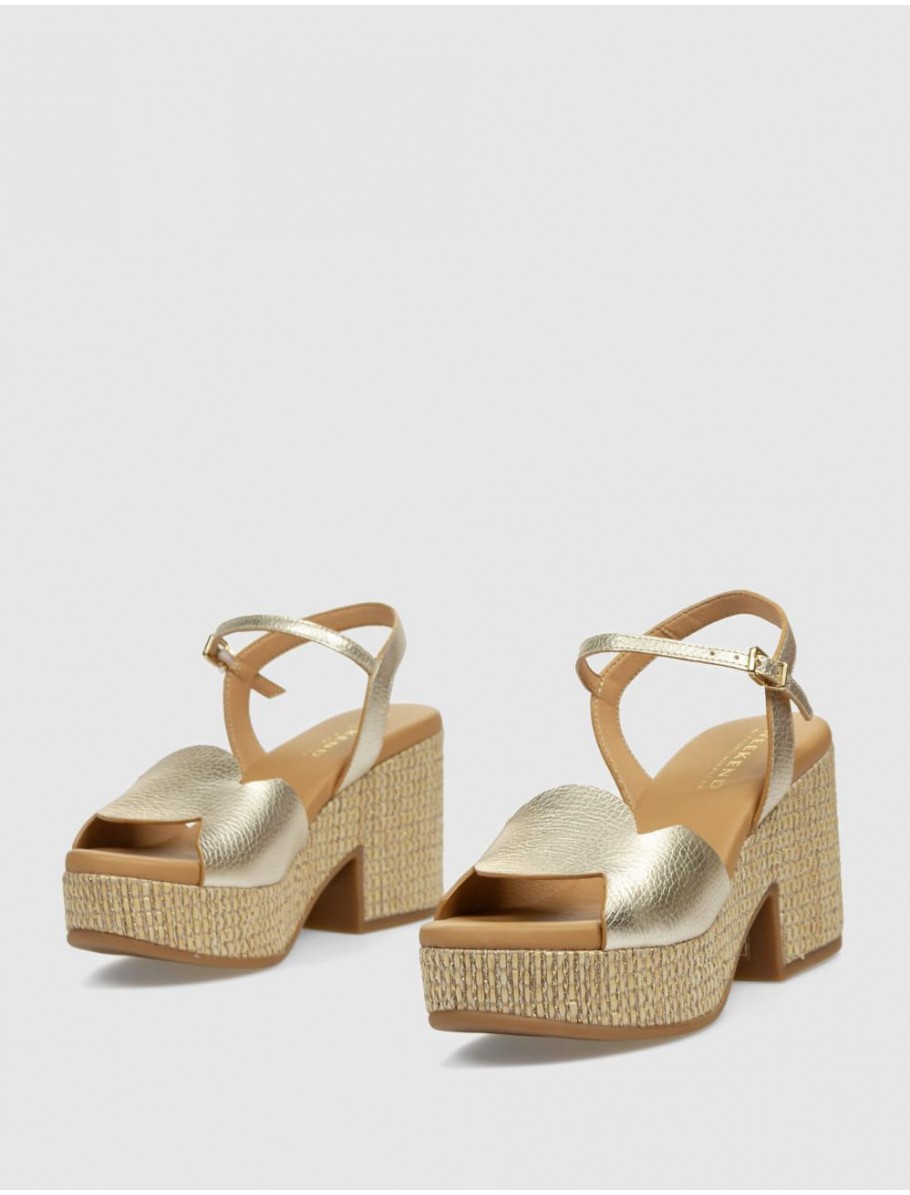 SANDALIA WEEKEND 15838 PLATINO