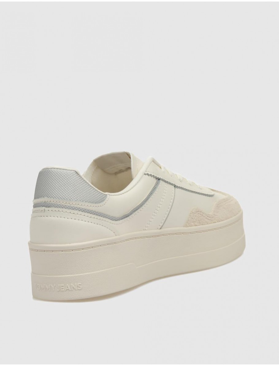 ZAPATILLA TOMMY HILFIGER THE GREENWICH FLATFORM BEIG