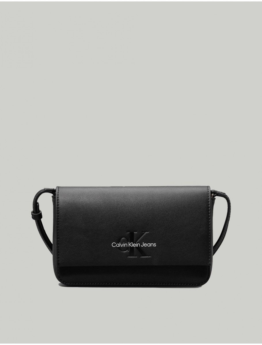 BOLSO CALVIN KLEIN SCULPTED EW FLAP PHONECB MONO NEGRO