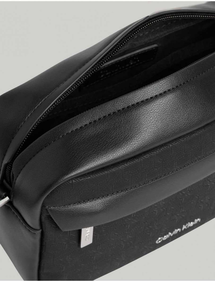 NECESER CALVIN KLEIN CK MUST MONO WASHBAG DOPP KIT NEGRO