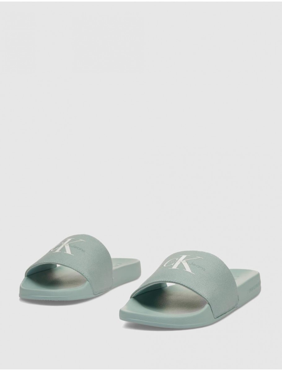 CHANCLA CALVIN KLEIN SLIDE MONOGRAM WN AZUL