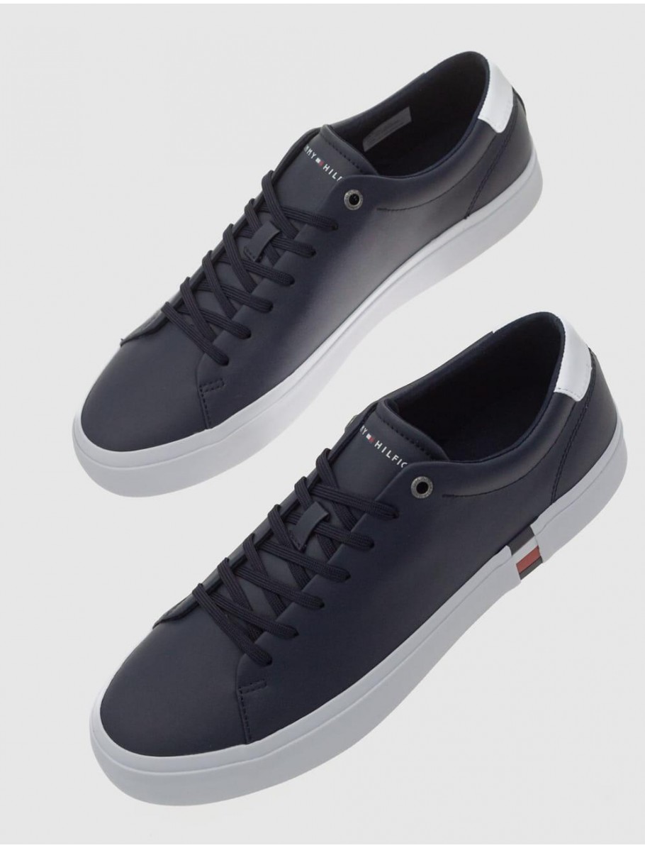 ZAPATILLA TOMMY HILFIGER CORPORATE LEATHER DETAIL AZUL