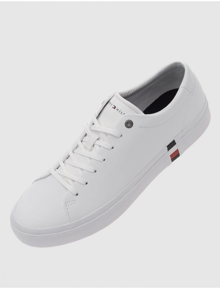 ZAPATILLA TOMMY HILFIGER CORPORATE LEATHER DETAIL BLANCO