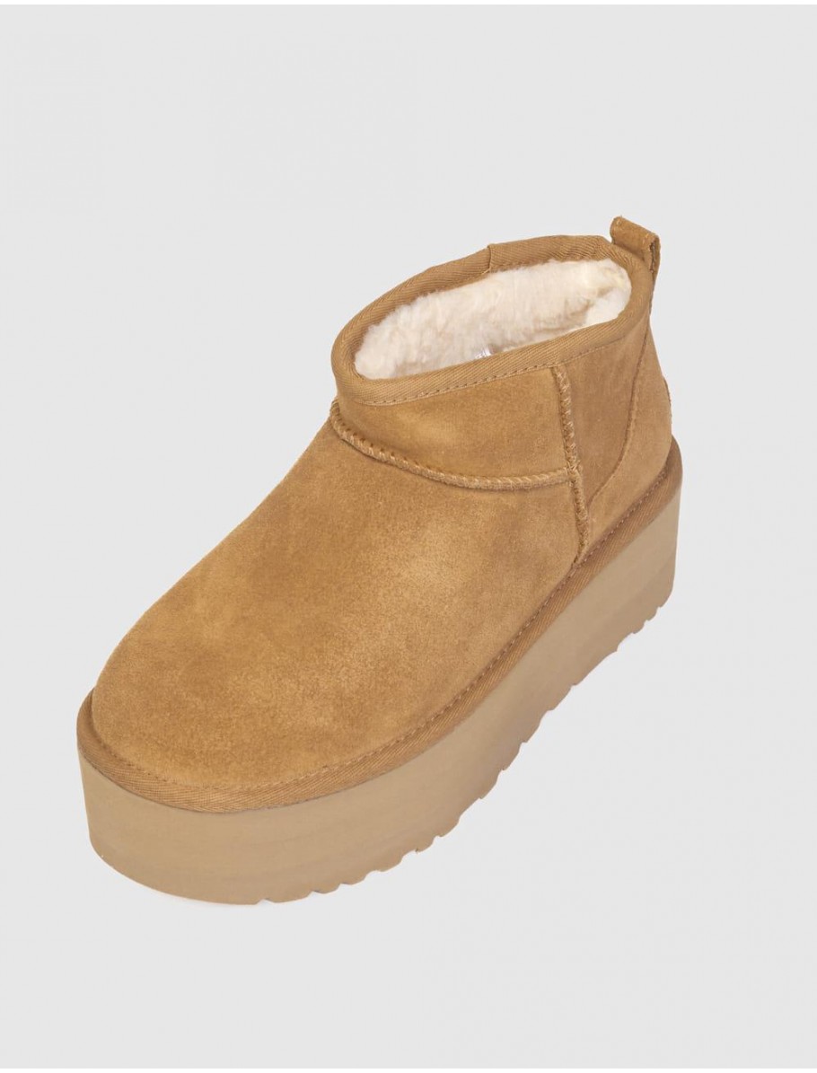 BOTiN UGG CLASSIC ULTRA MINI PLATFORM CUERO