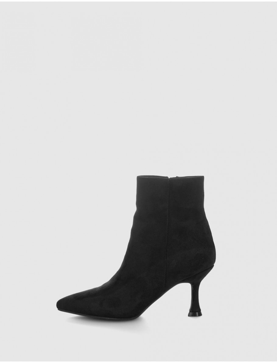 BOTiN KAMOME TRENDS GENOVEVA NEGRO