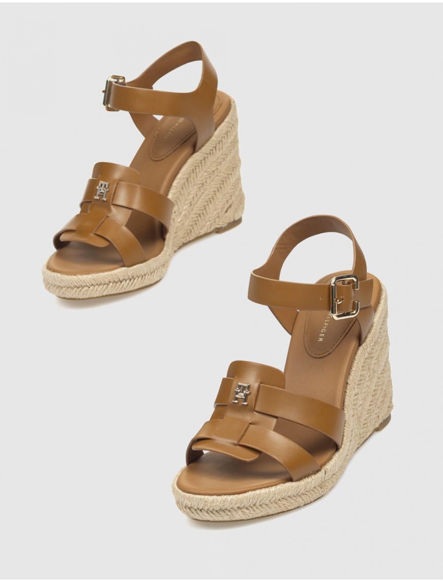 SANDALIA TOMMY HILFIGER ESPADRILLE HIGH WEDGE LEATHER MARRoN