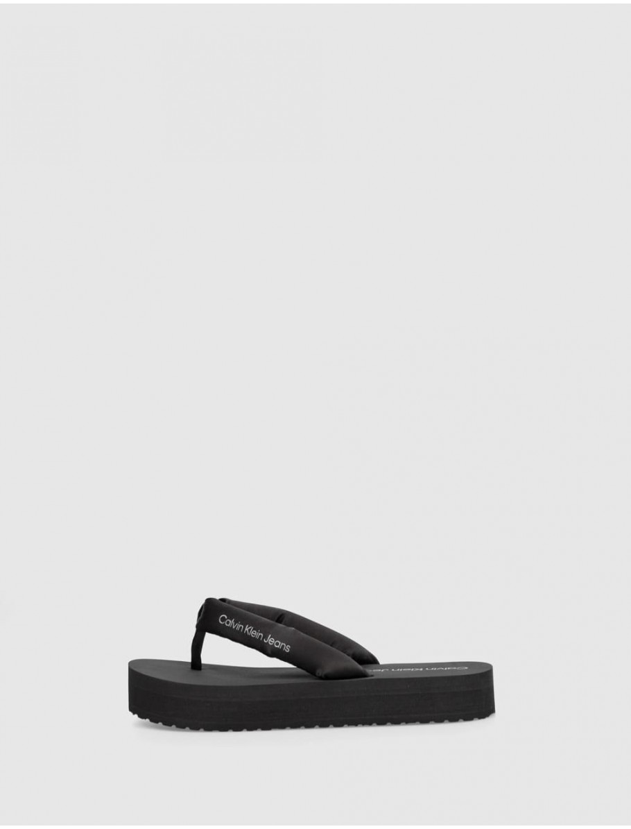 SANDALIA DE DEDO CALVIN KLEIN BEACH SANDAL FLATFORM PADDED NY NEGRO