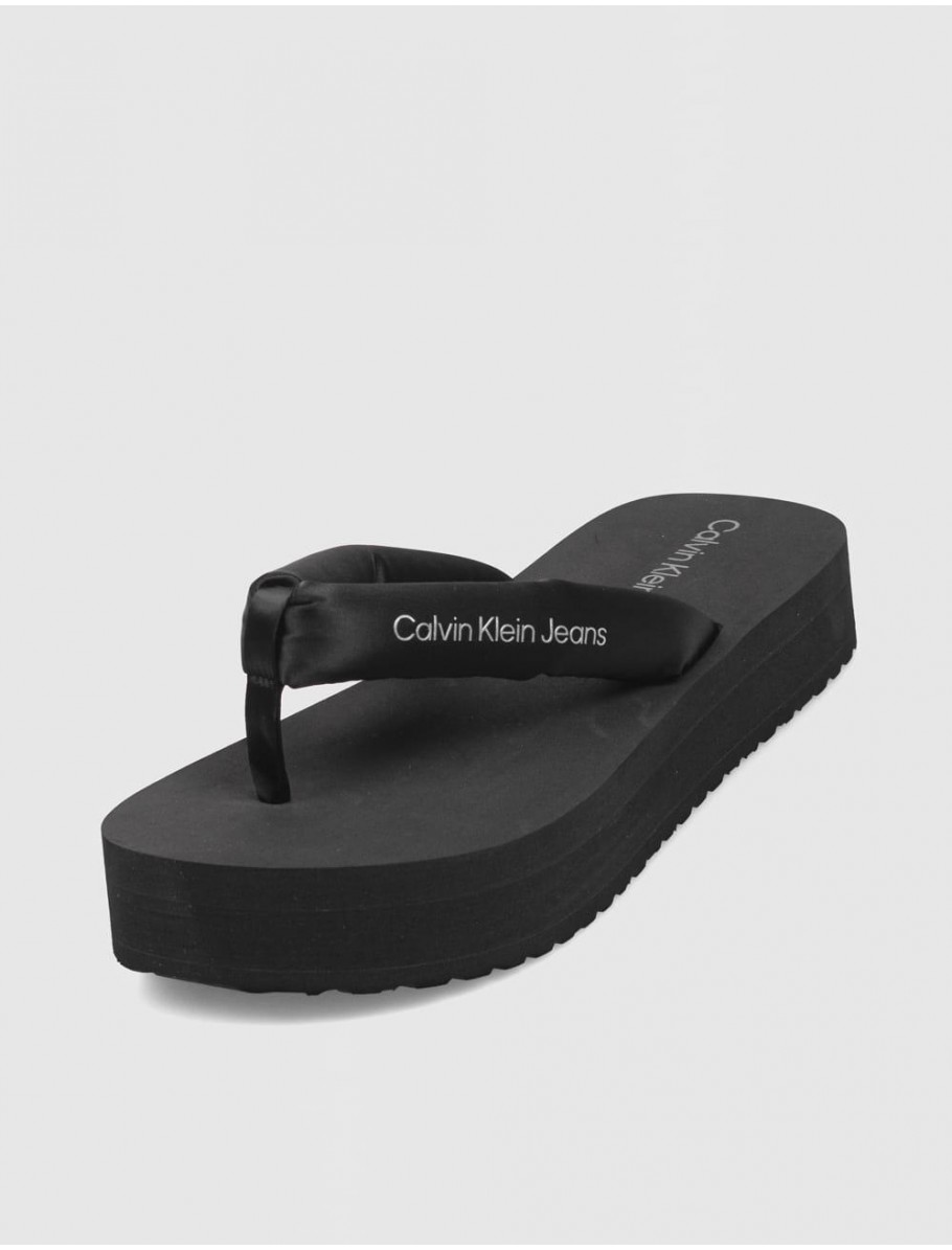SANDALIA DE DEDO CALVIN KLEIN BEACH SANDAL FLATFORM PADDED NY NEGRO