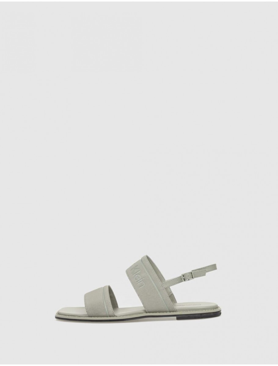 SANDALIA CALVIN KLEIN FLAT SANDAL HE GRIS