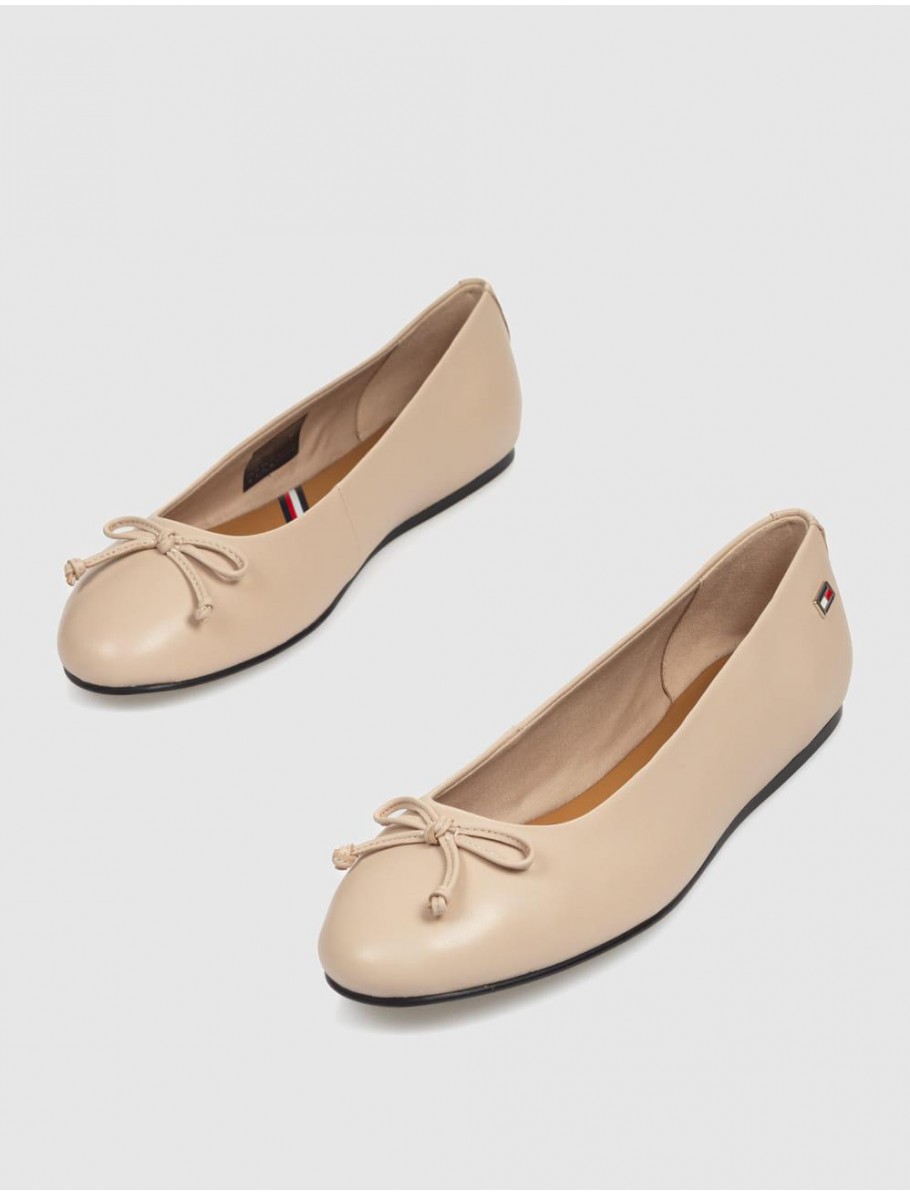 BAILARINA TOMMY HILFIGER ESSENTIAL CHIC BALLERINA BEIG