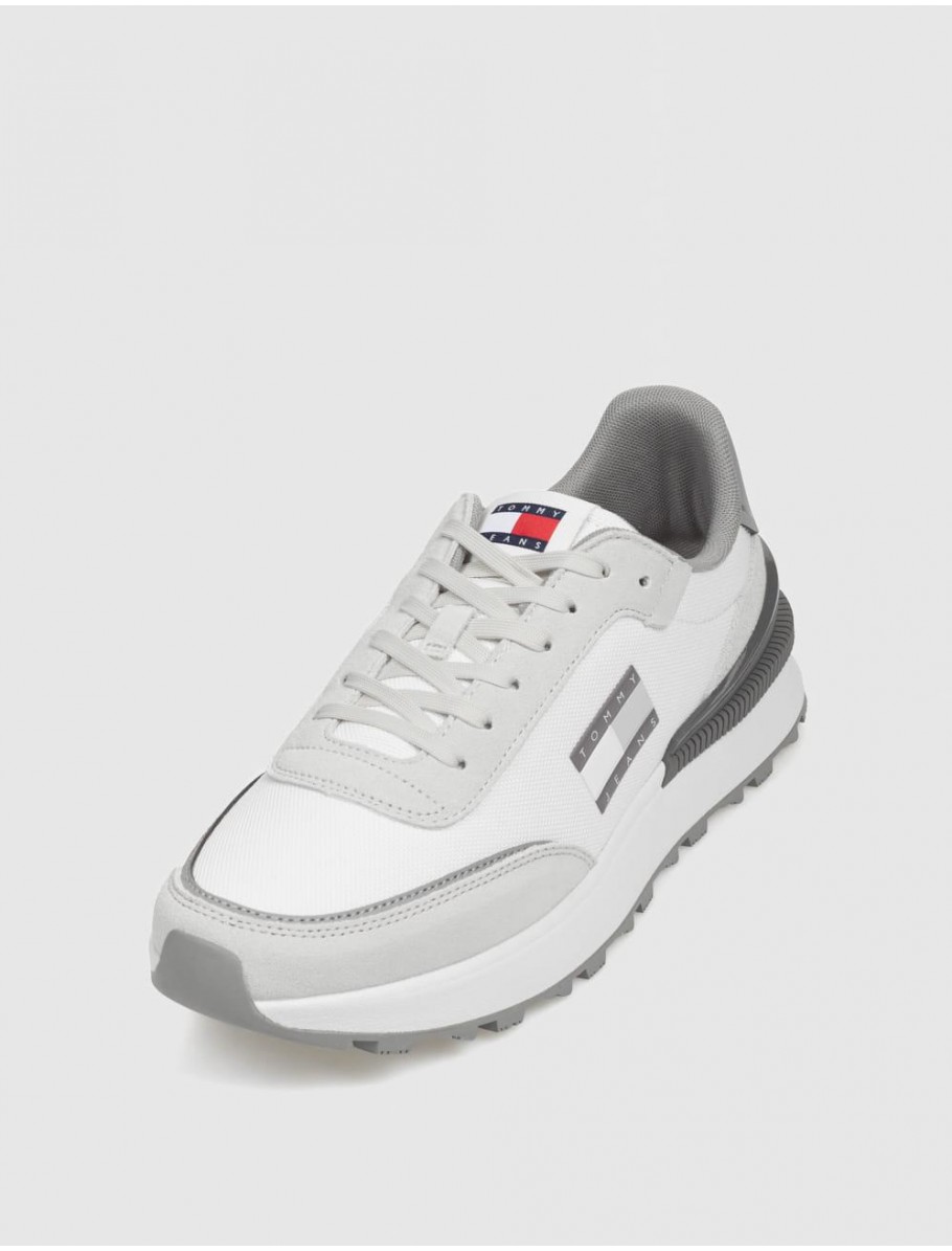 ZAPATILLA TOMMY HILFIGER TJM TECHNICAL RUNNER ESS GRIS