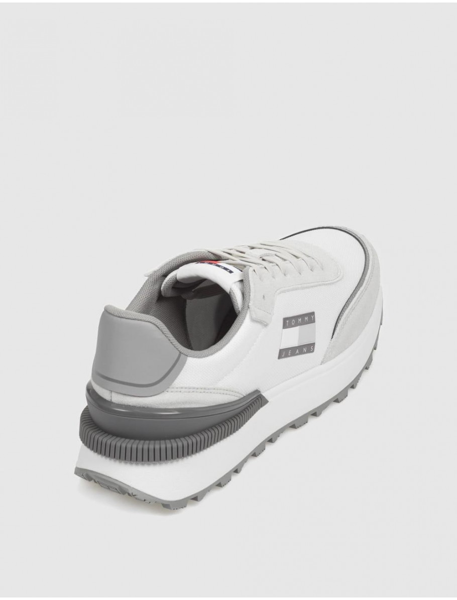 ZAPATILLA TOMMY HILFIGER TJM TECHNICAL RUNNER ESS GRIS