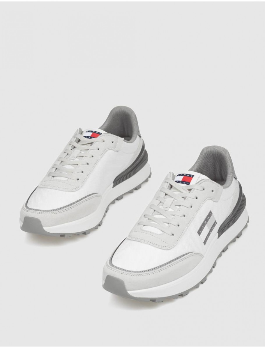 ZAPATILLA TOMMY HILFIGER TJM TECHNICAL RUNNER ESS GRIS