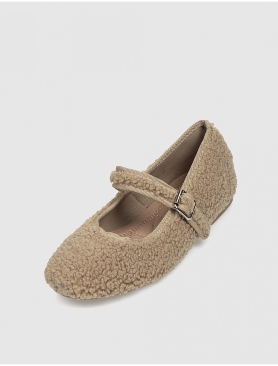 MERCEDITA KAMOME TRENDS NAOMI BEIG