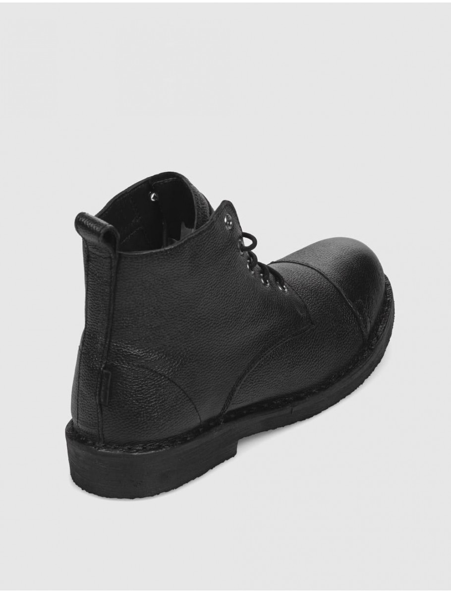 BOTiN LEVI S TRACK NEGRO
