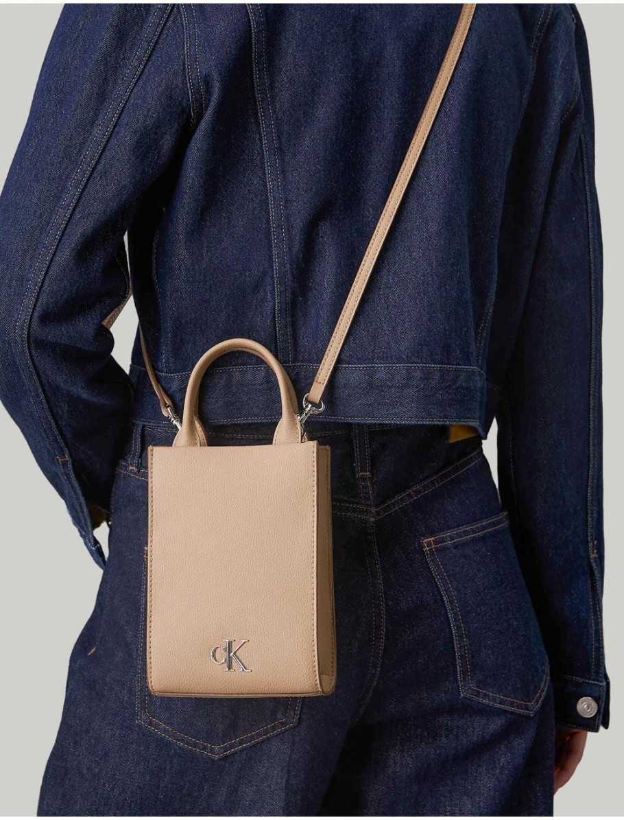 BOLSO CALVIN KLEIN MINIMAL MONOGRAM TOTE18 BEIG