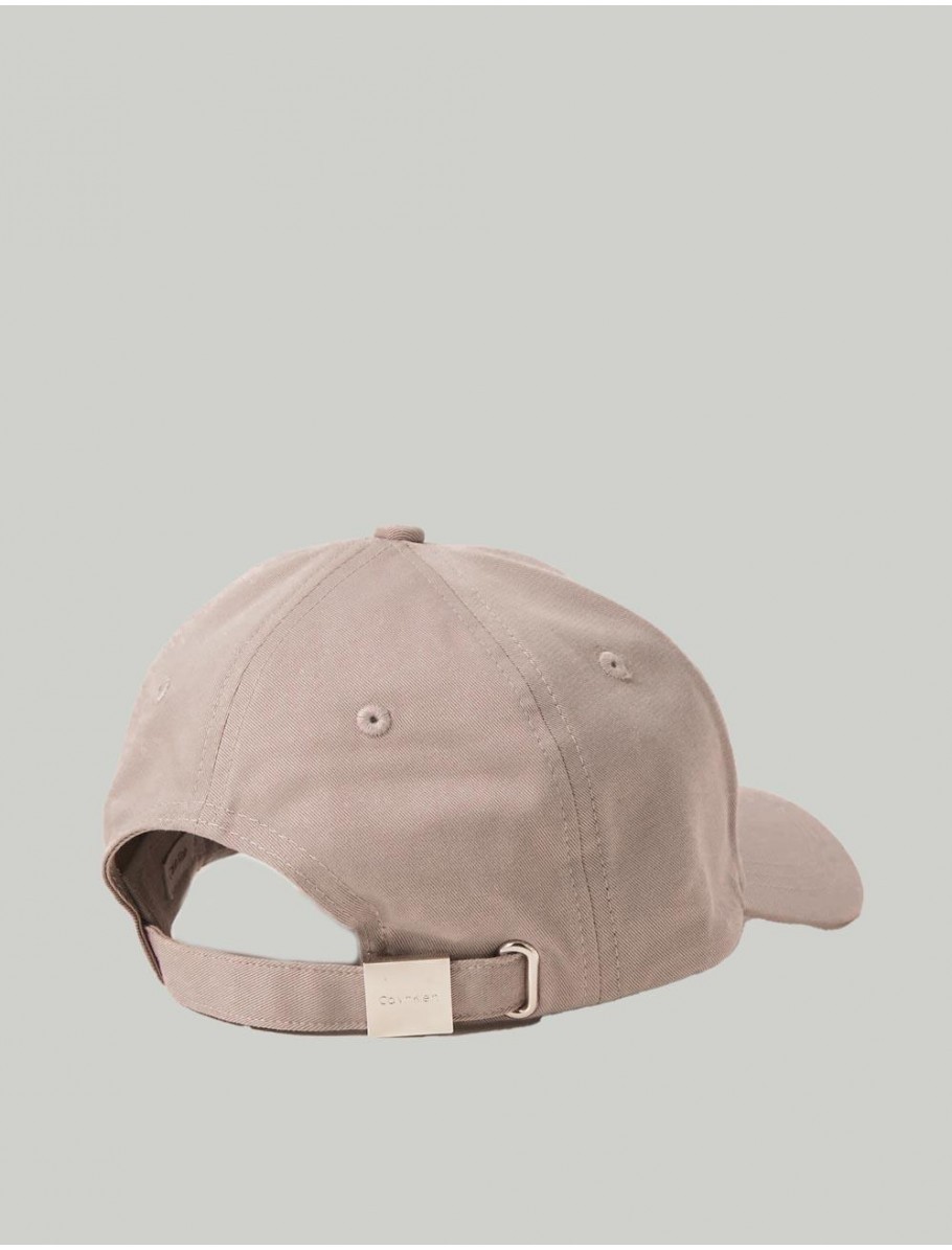 GORRA CALVIN KLEIN METAL COTTON CAP TAUPE