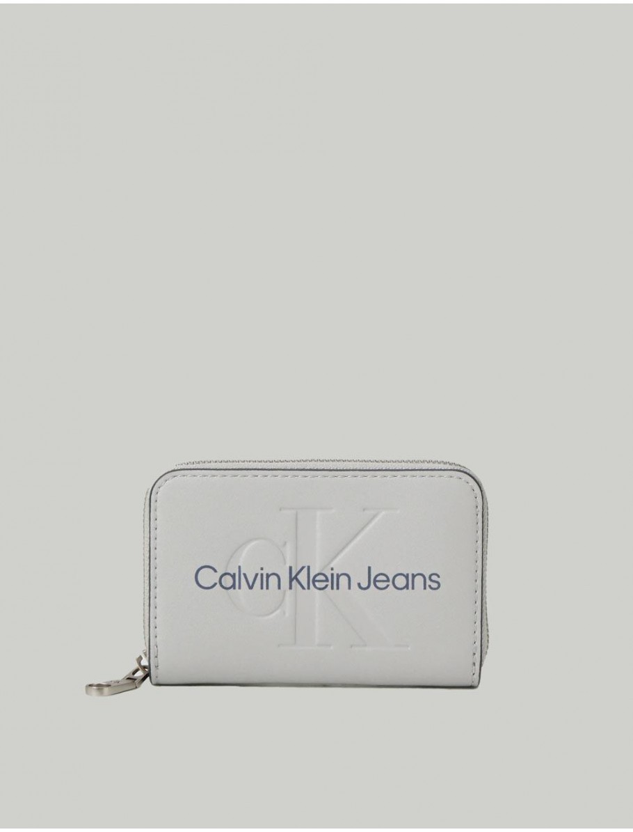 CARTERA CALVIN KLEIN SCULPTED MED ZIP AROUND GRIS