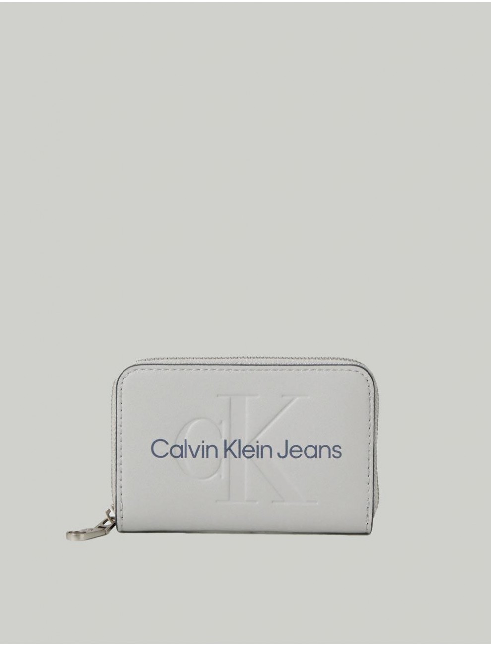 CARTERA CALVIN KLEIN SCULPTED MED ZIP AROUND GRIS