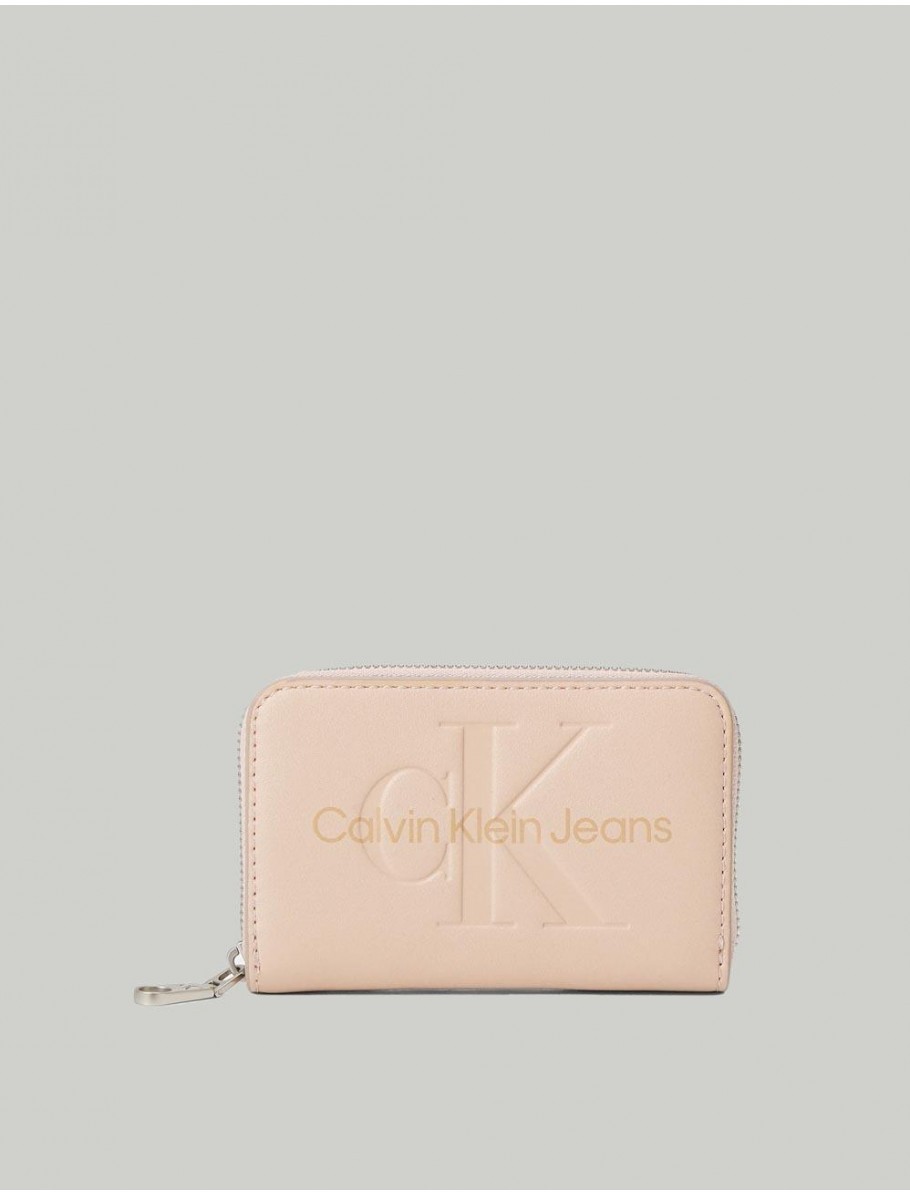 CARTERA CALVIN KLEIN SCULPTED MED ZIP AROUND ROSA