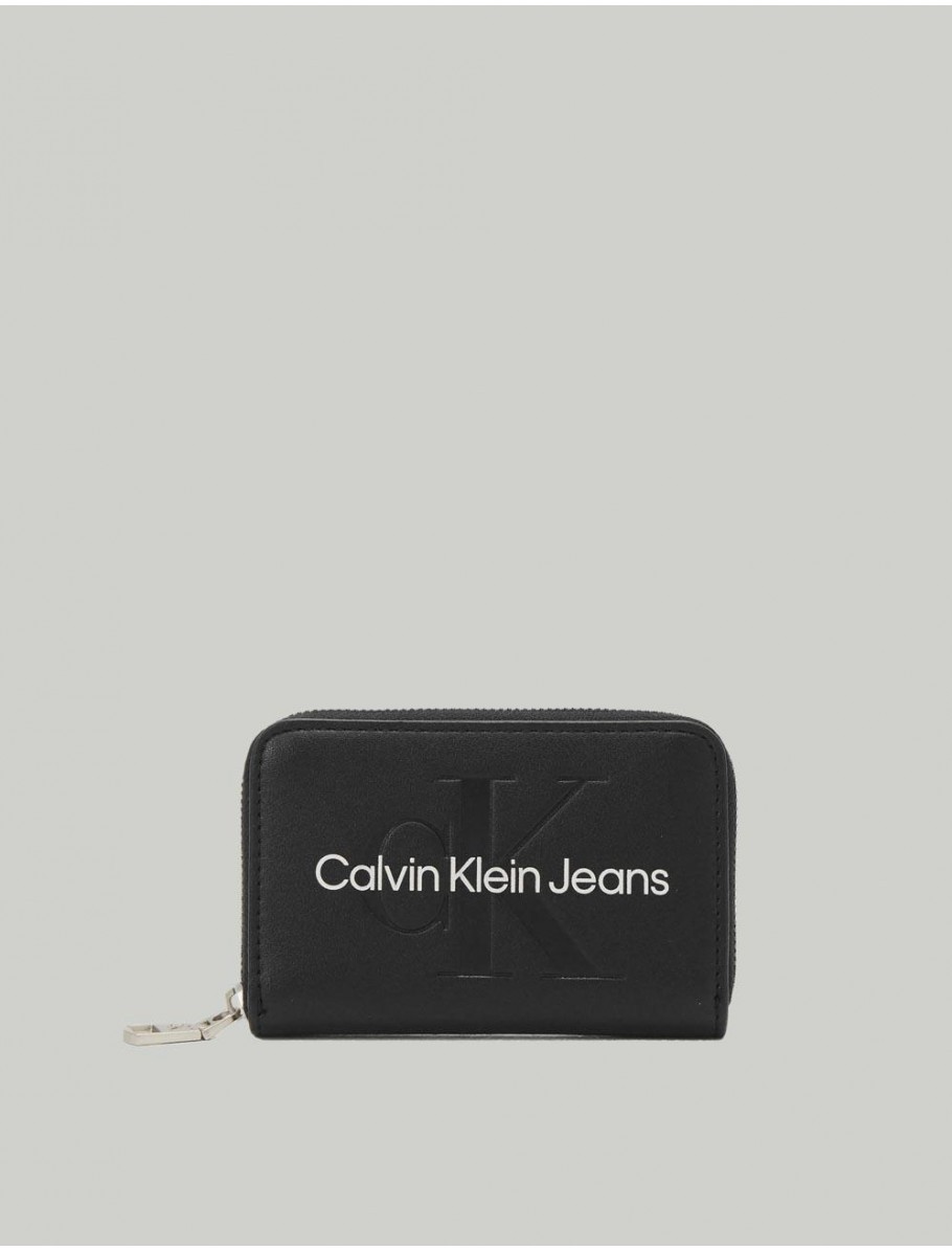 CARTERA CALVIN KLEIN SCULPTED MED ZIP AROUND NEGRO