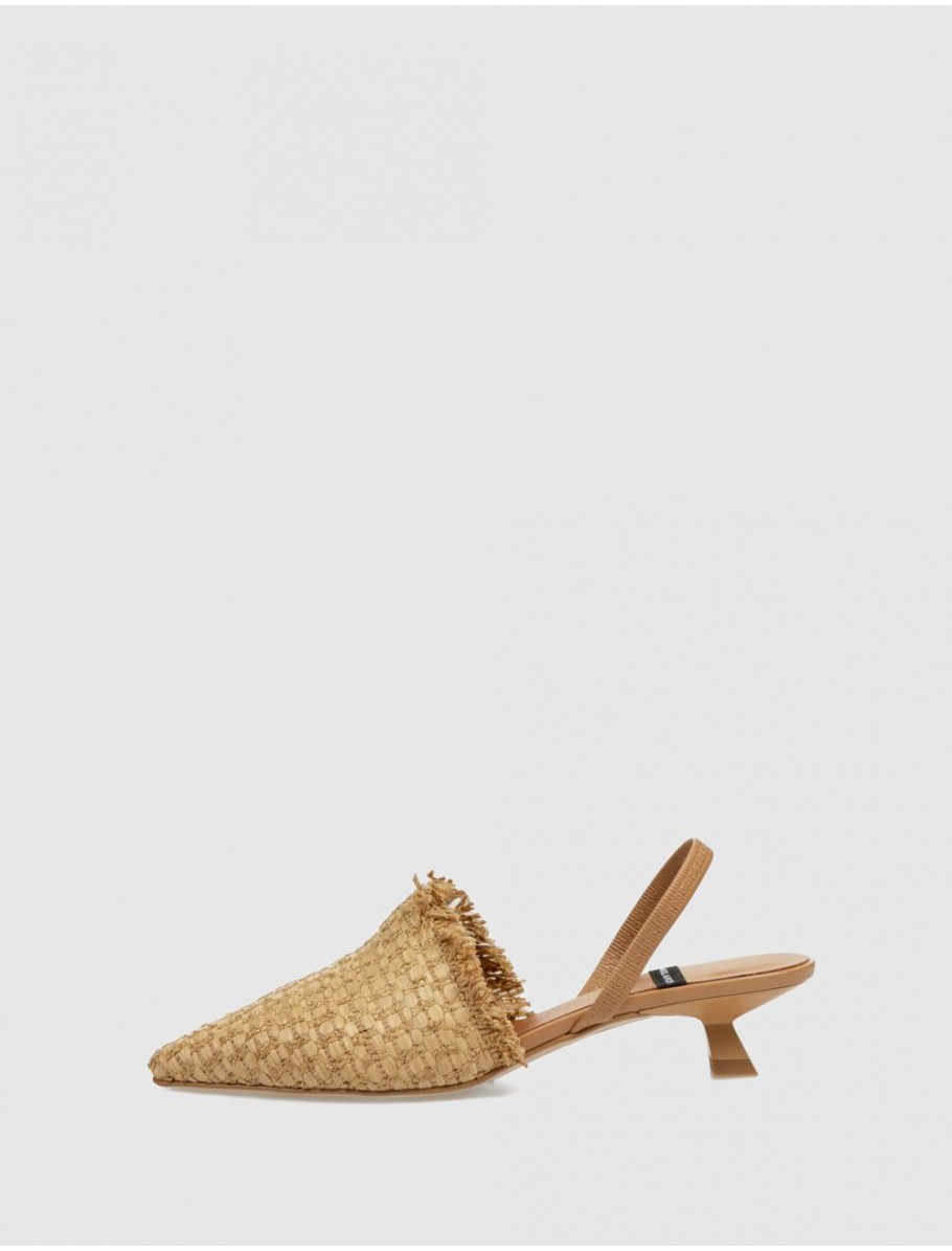 MULe ANGEL ALARCON 25058 CaMEL