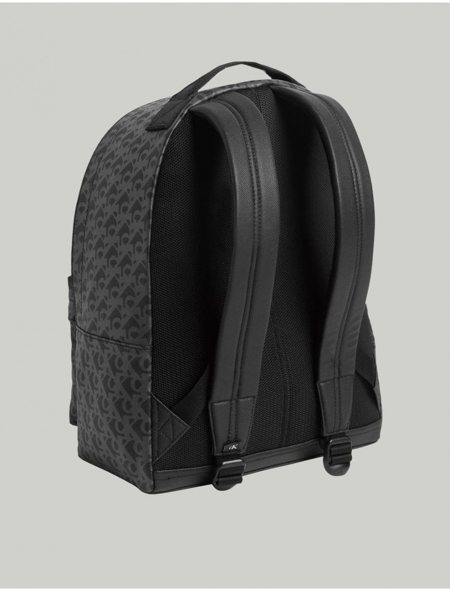 MOCHILA CALVIN KLEIN MATTE AOP CENTER ZIP BP 43 NEGRO