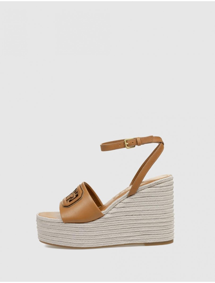 SANDALIA GUESS FLJTAN LEA04 MARRoN