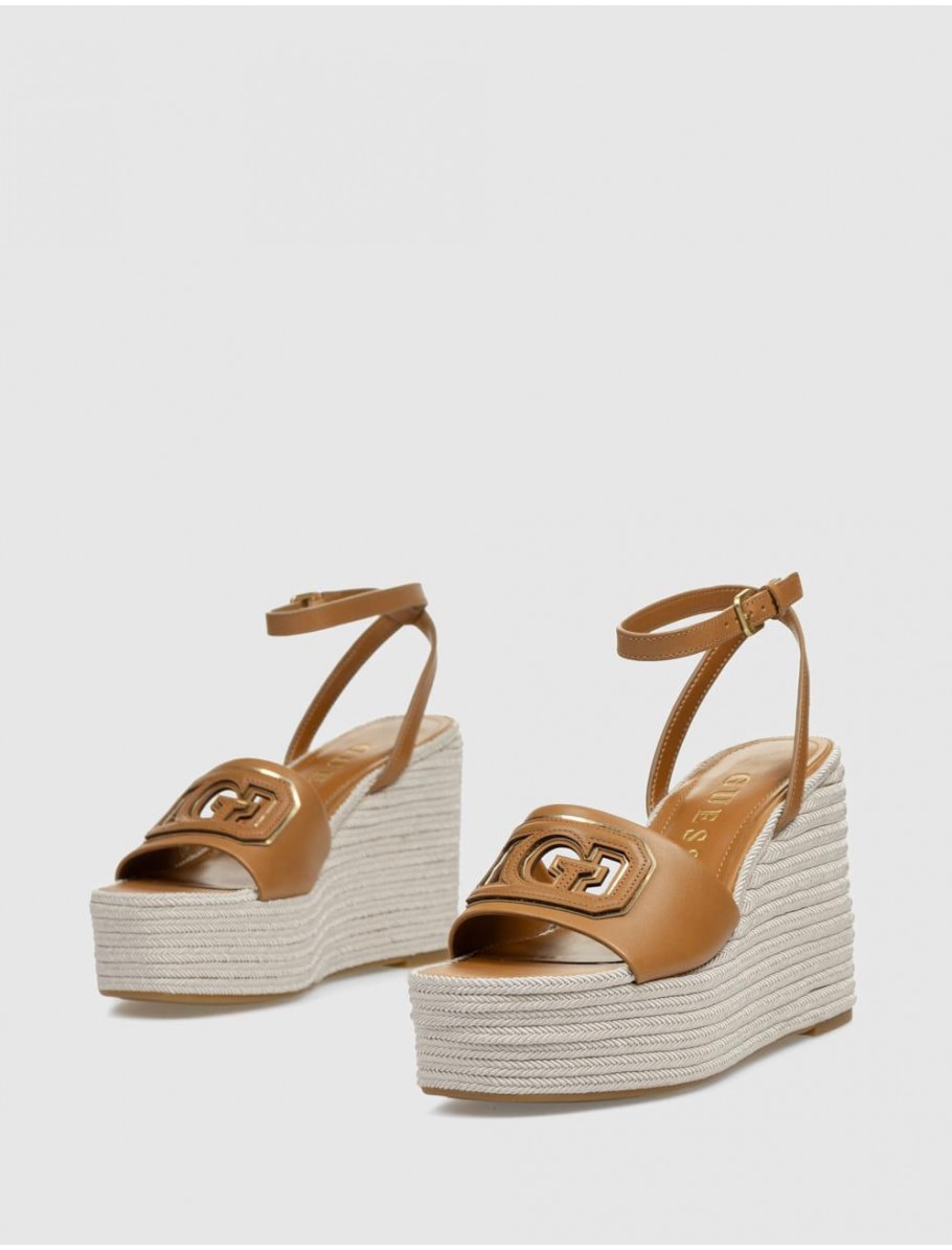 SANDALIA GUESS FLJTAN LEA04 MARRoN