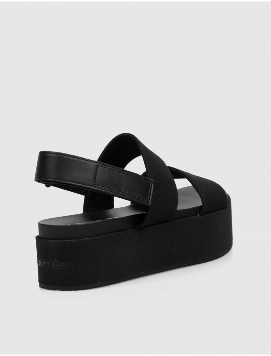 SANDALIA CALVIN KLEIN FLATFORM SANDAL SLING IN NEGRO