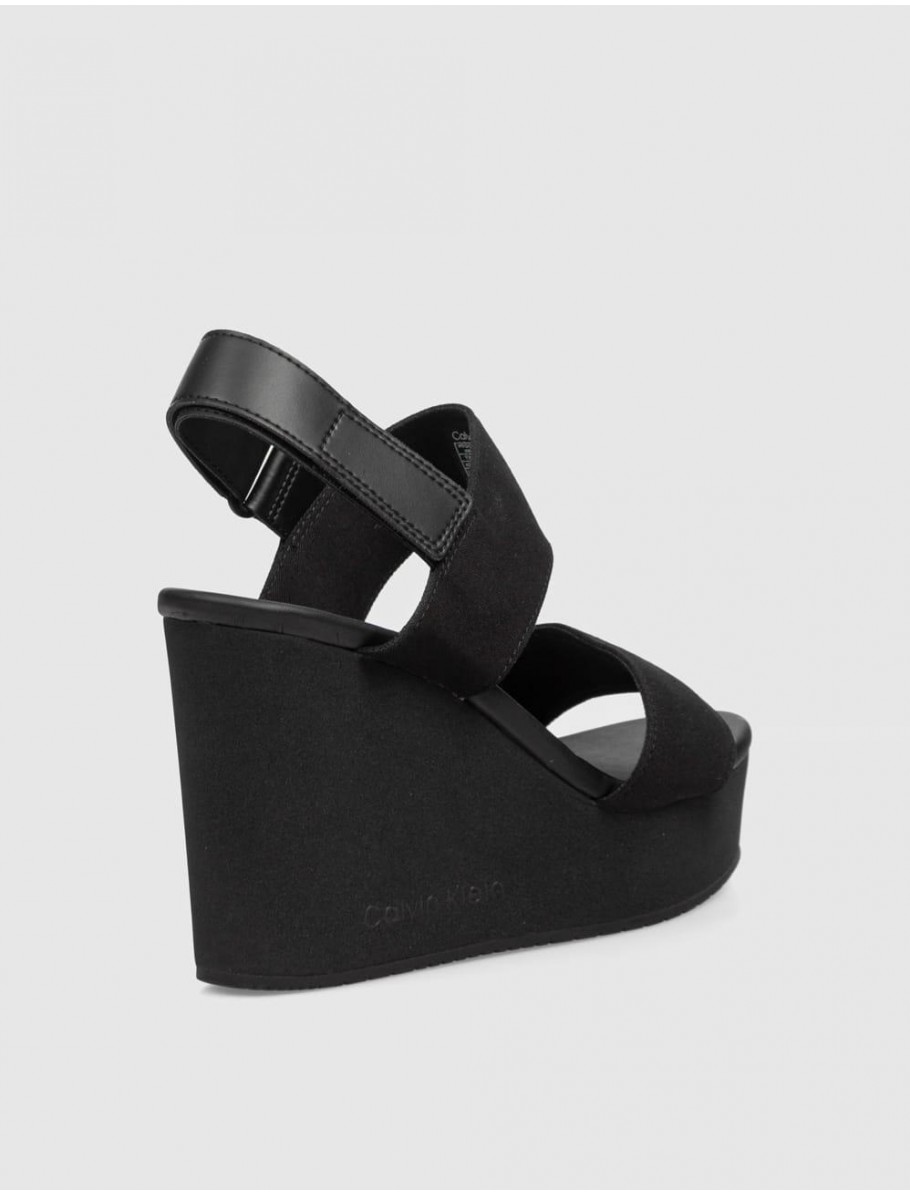 SANDALIA CALVIN KLEIN WEDGE SANDAL WEBBING IN NEGRO
