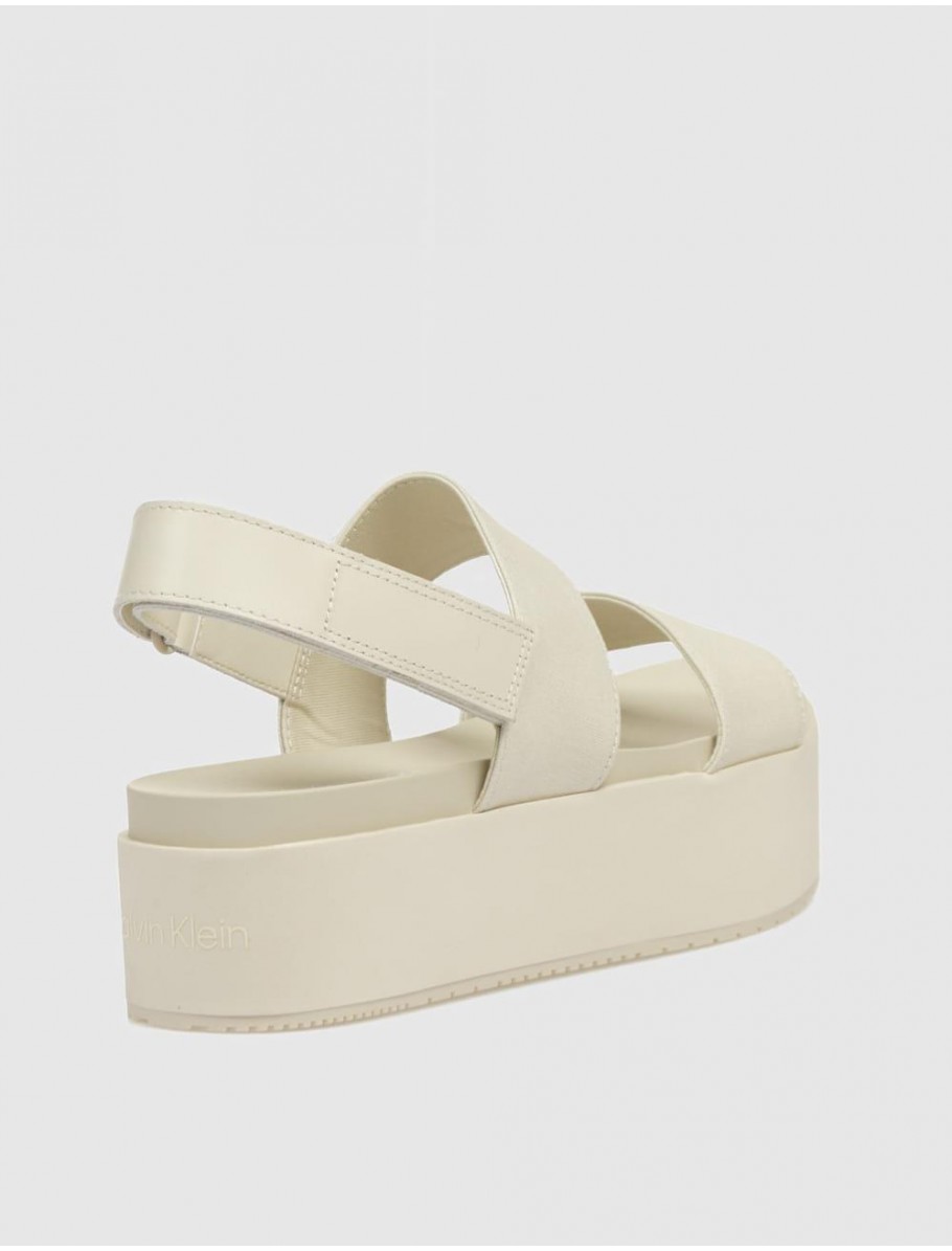 SANDALIA CALVIN KLEIN FLATFORM SANDAL SLING IN BEIG