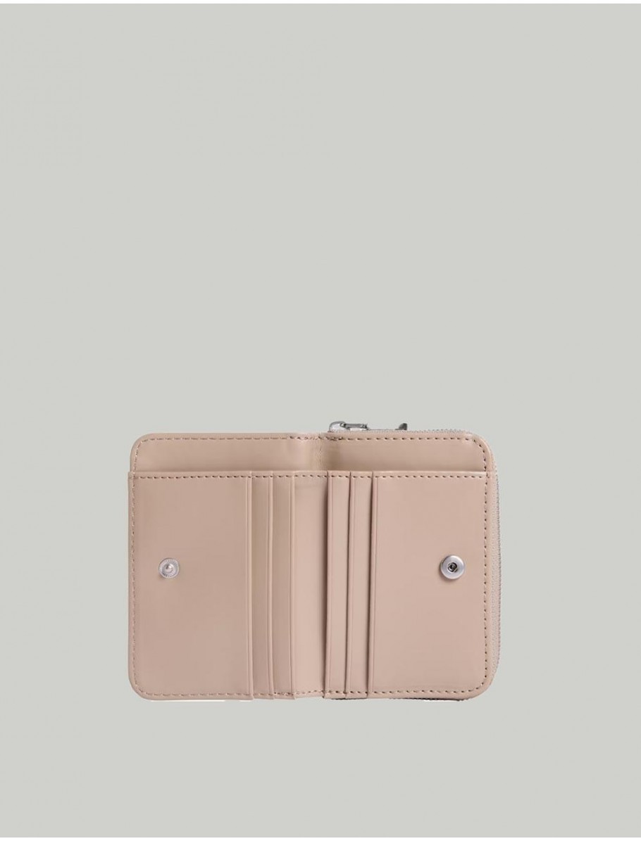 CARTERA CALVIN KLEIN SCULPTED MED ZIP AROUND WALLET BEIG