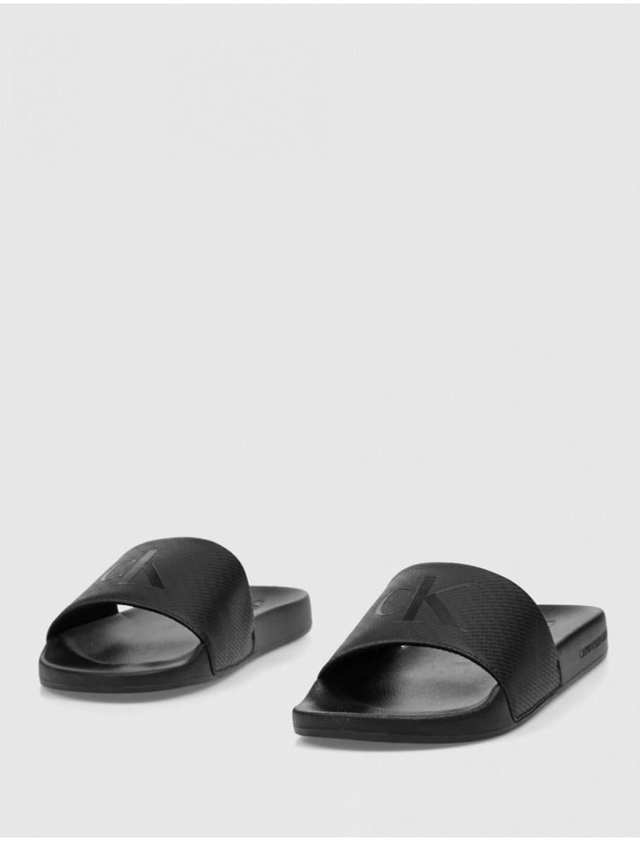 CHANCLA CALVIN KLEIN SLIDE AOP PRINT NEGRO