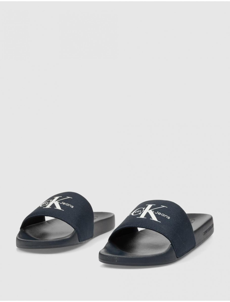 CHANCLA CALVIN KLEIN SLIDE MONORAM CV MARINO